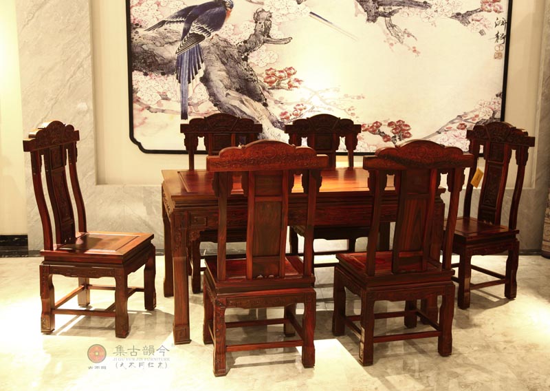 鴻運(yùn)餐臺(tái)